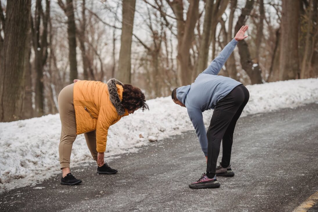 People exercising during the winter. 