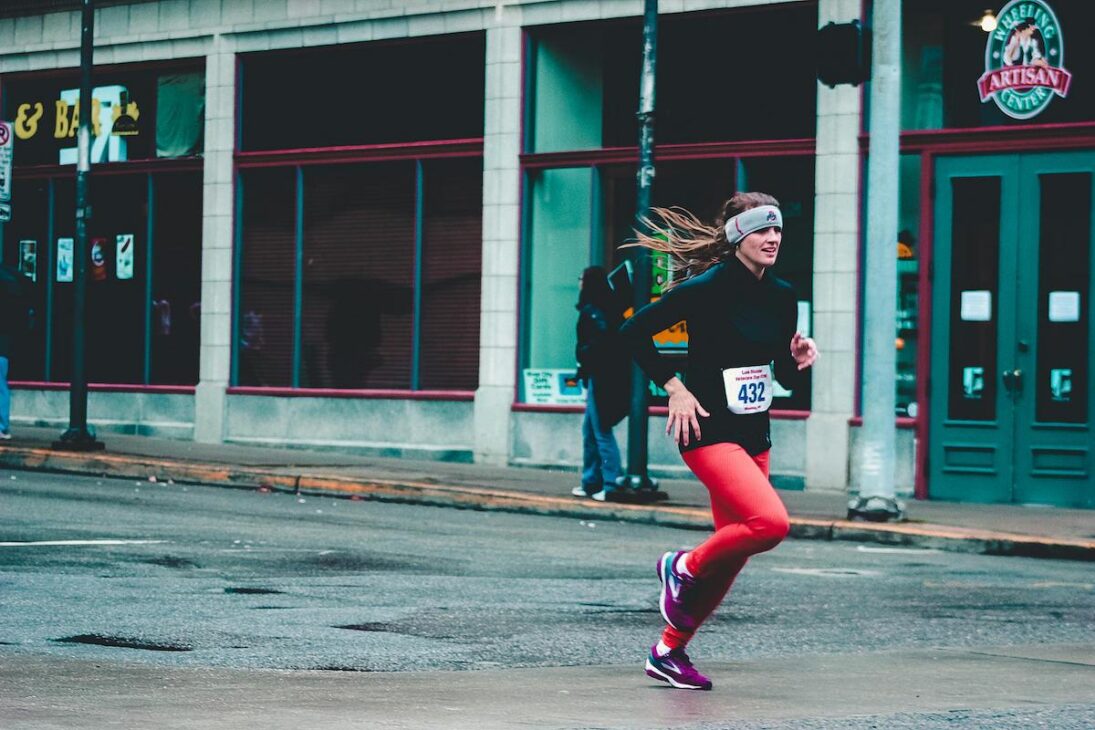 Woman running in a marathon 